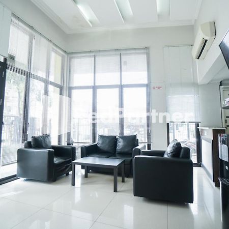 Hotel Toba Mansion Syariah Near Benhil Redpartner Giacarta Esterno foto