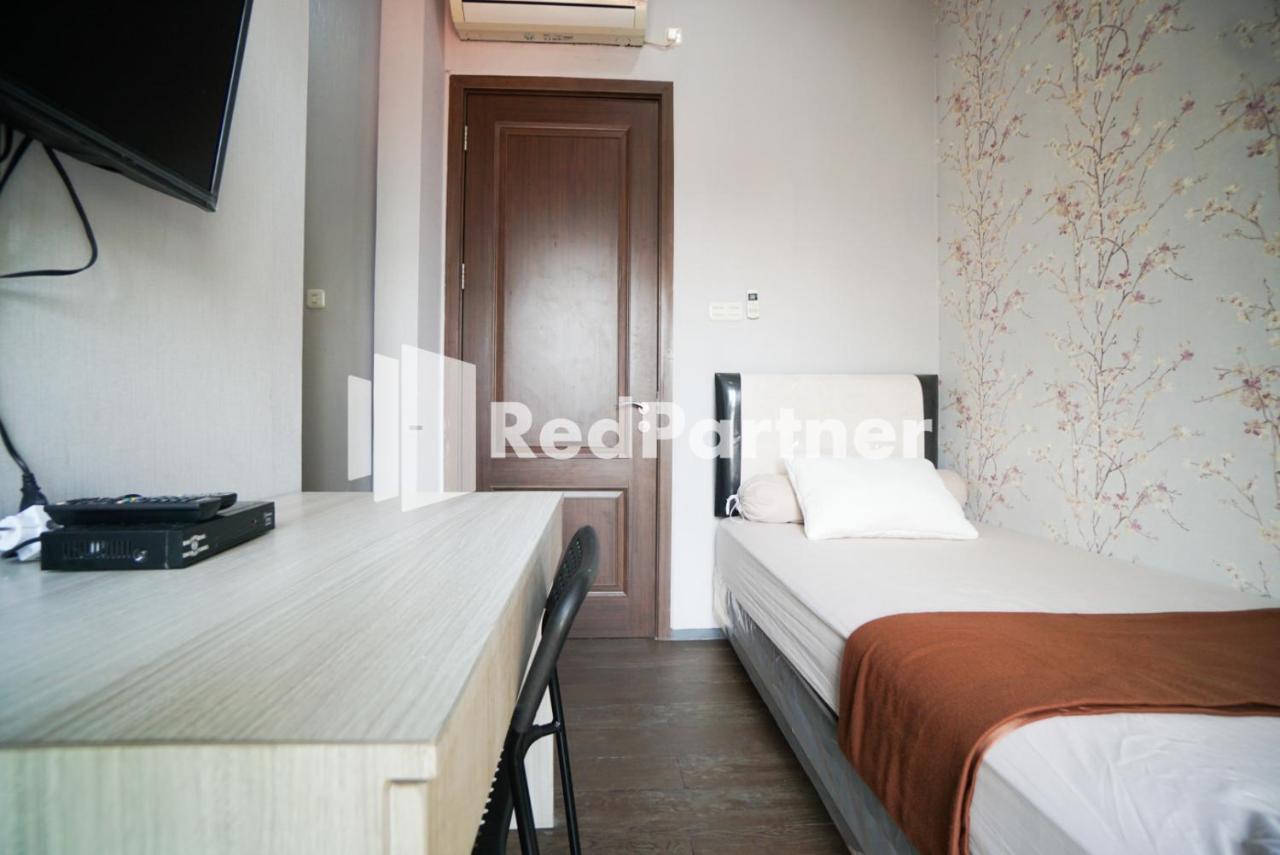 Hotel Toba Mansion Syariah Near Benhil Redpartner Giacarta Esterno foto