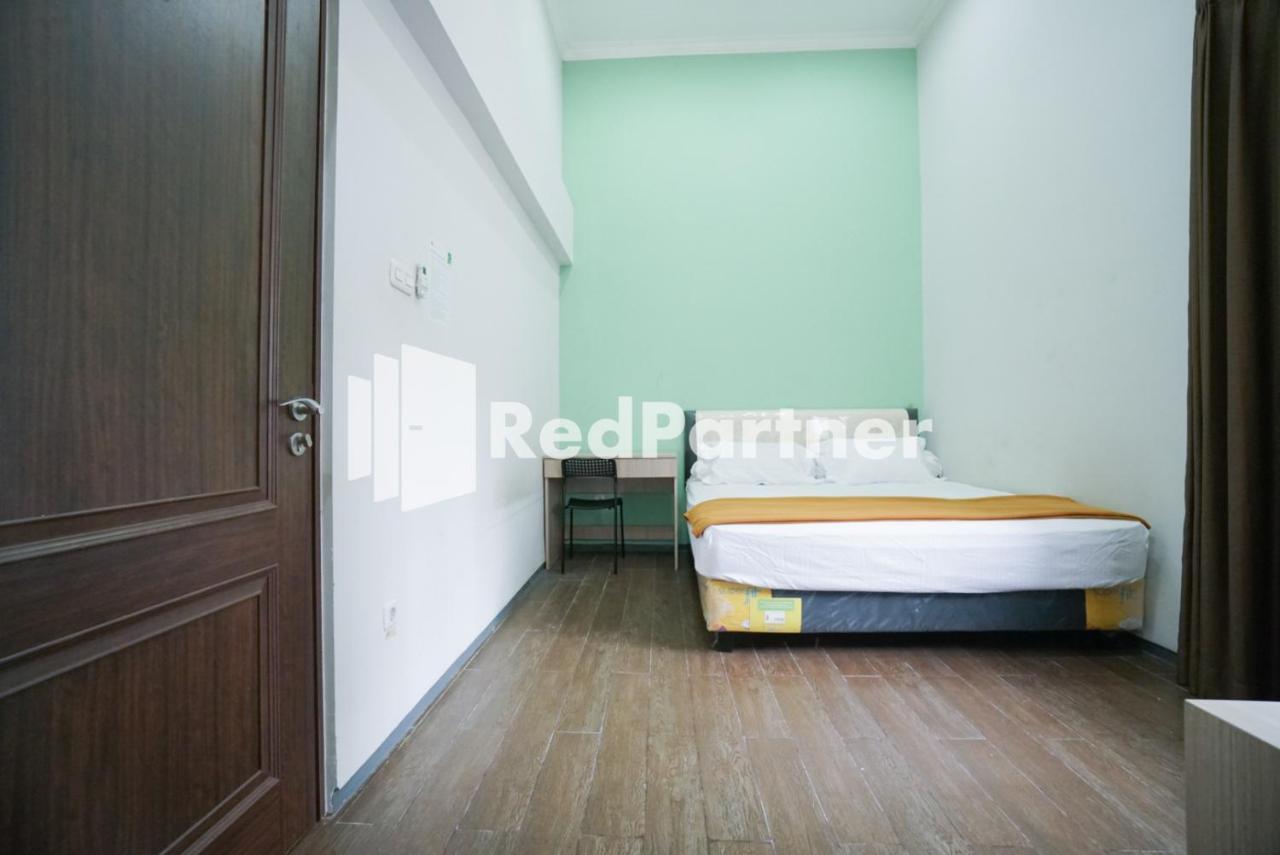 Hotel Toba Mansion Syariah Near Benhil Redpartner Giacarta Esterno foto