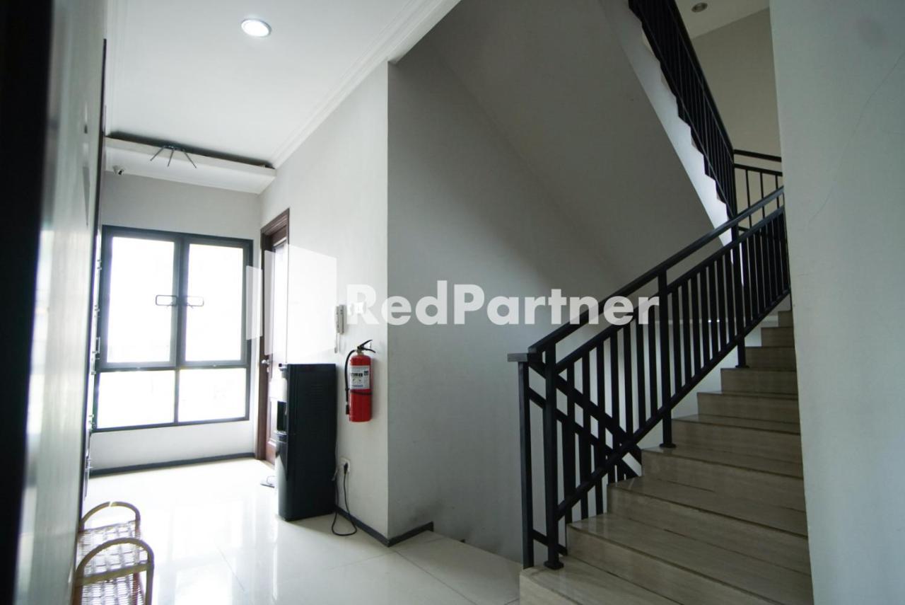 Hotel Toba Mansion Syariah Near Benhil Redpartner Giacarta Esterno foto
