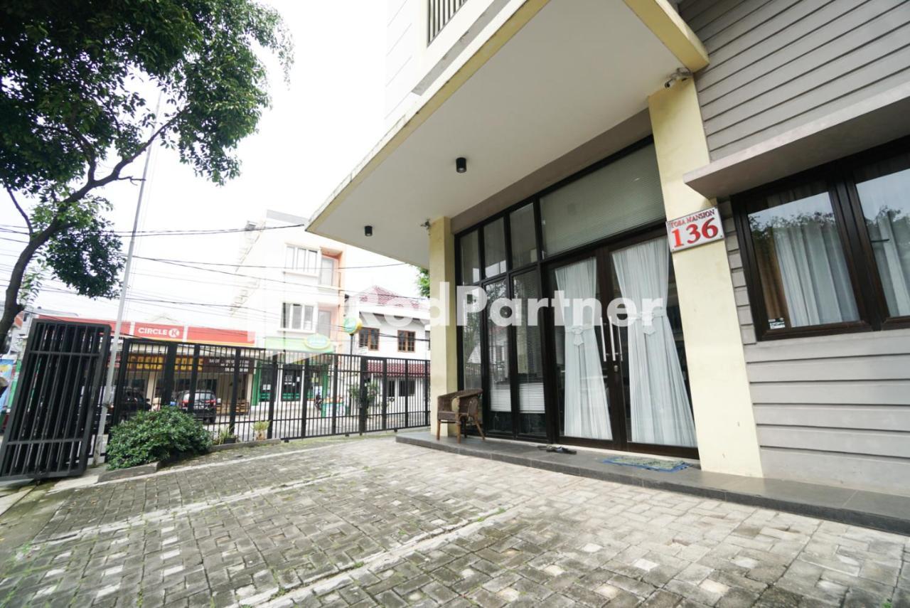 Hotel Toba Mansion Syariah Near Benhil Redpartner Giacarta Esterno foto