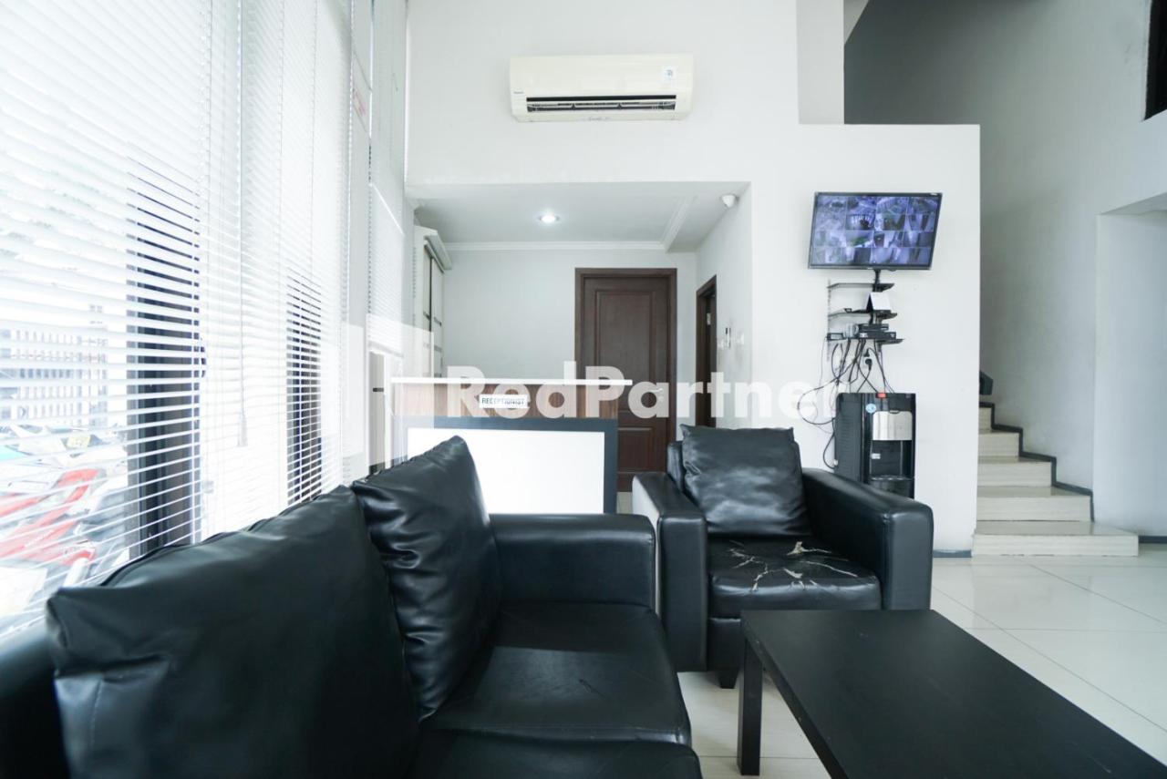 Hotel Toba Mansion Syariah Near Benhil Redpartner Giacarta Esterno foto
