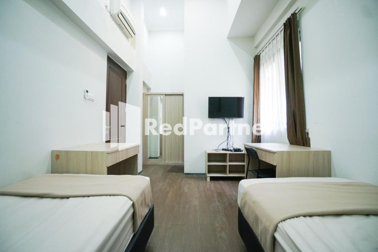 Hotel Toba Mansion Syariah Near Benhil Redpartner Giacarta Esterno foto