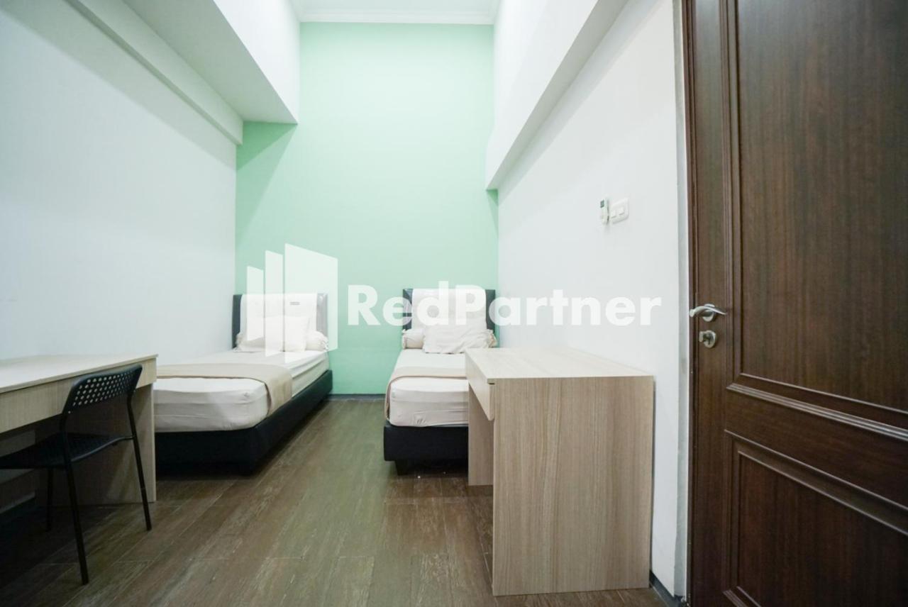 Hotel Toba Mansion Syariah Near Benhil Redpartner Giacarta Esterno foto
