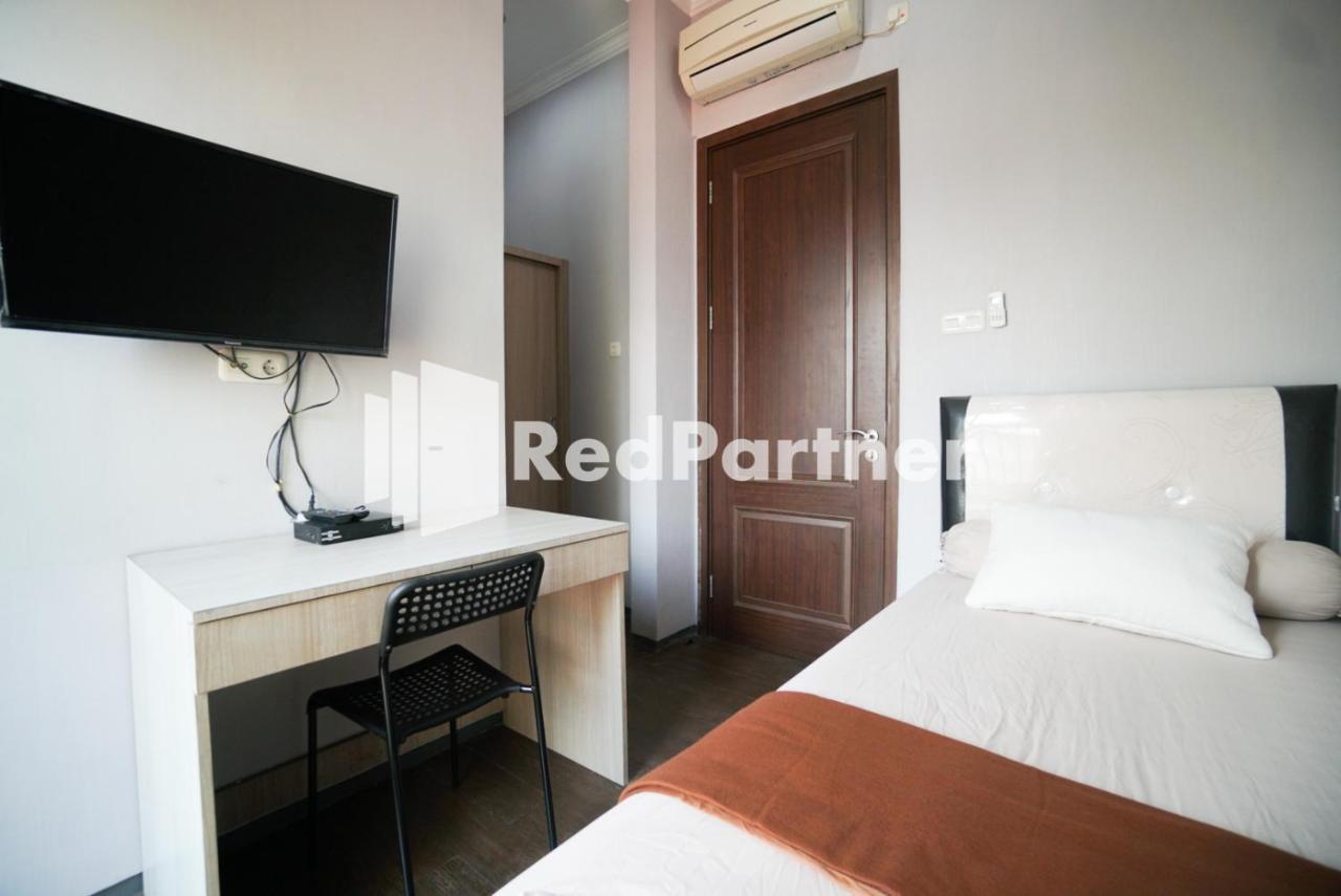 Hotel Toba Mansion Syariah Near Benhil Redpartner Giacarta Esterno foto