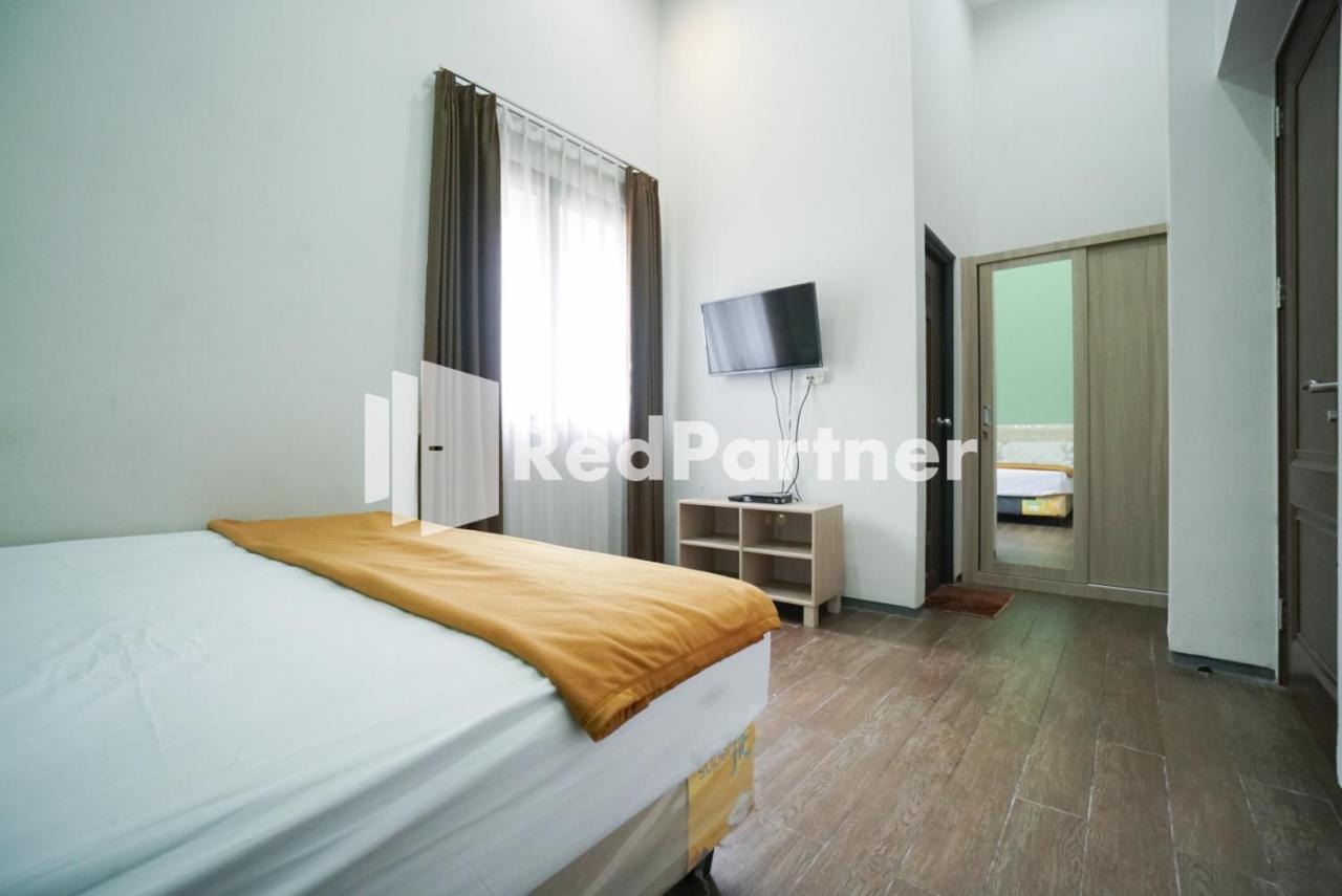 Hotel Toba Mansion Syariah Near Benhil Redpartner Giacarta Esterno foto