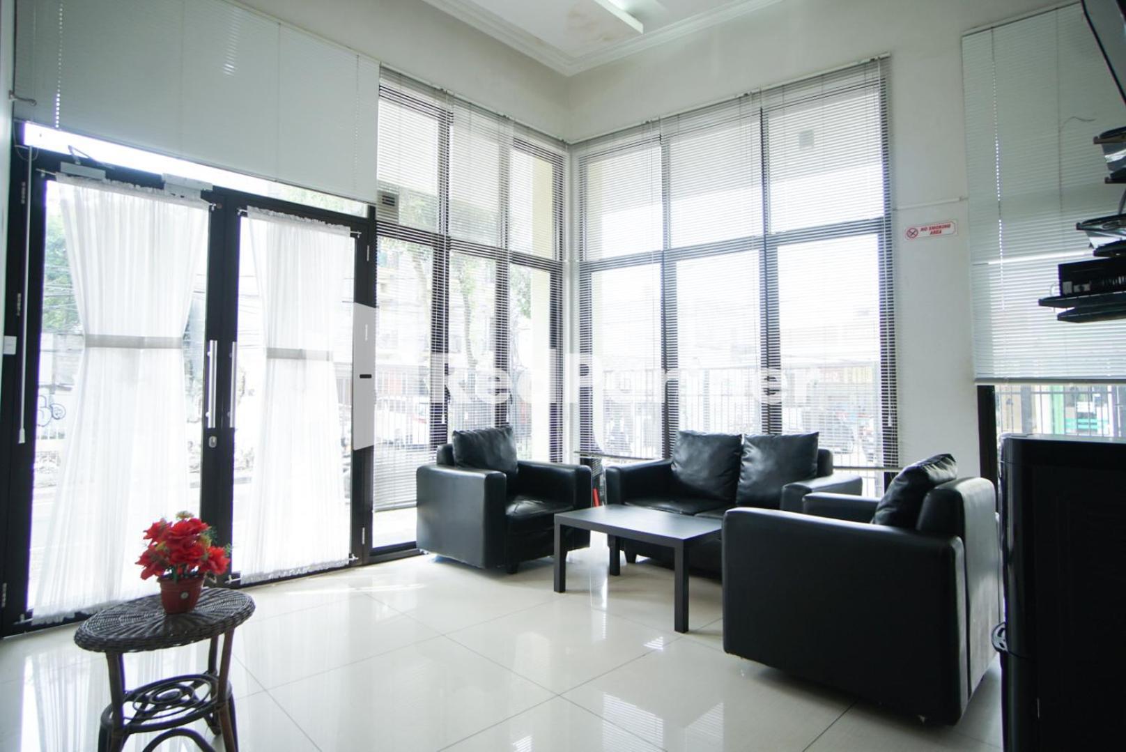 Hotel Toba Mansion Syariah Near Benhil Redpartner Giacarta Esterno foto