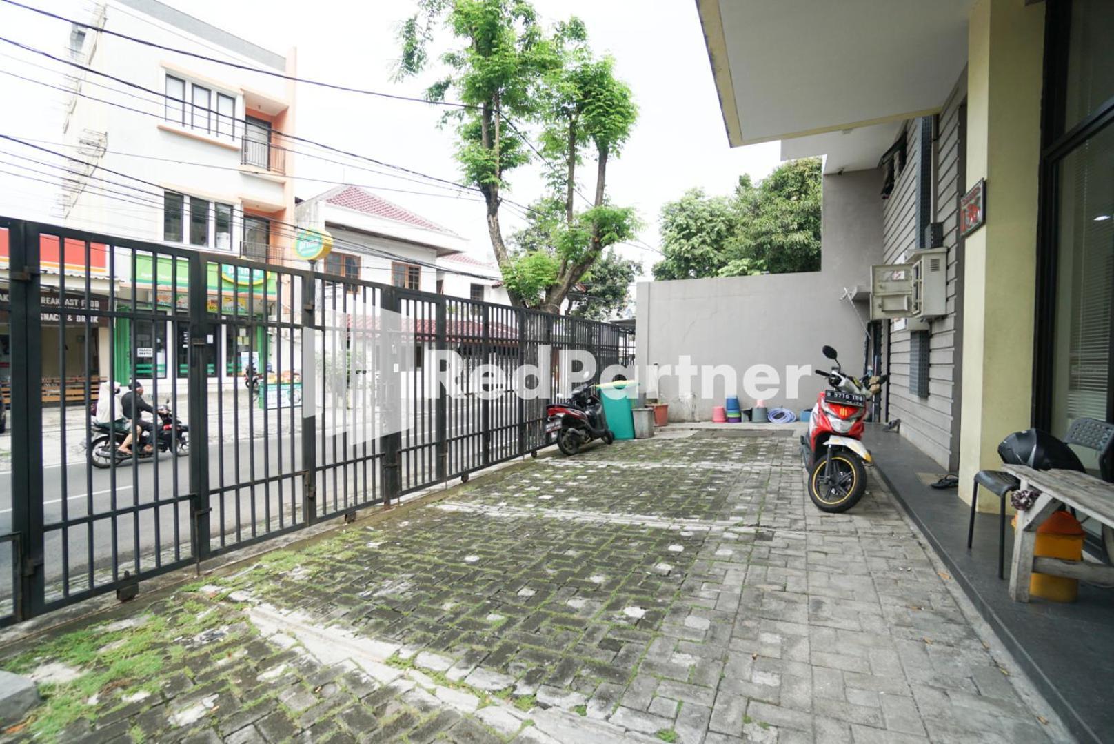 Hotel Toba Mansion Syariah Near Benhil Redpartner Giacarta Esterno foto